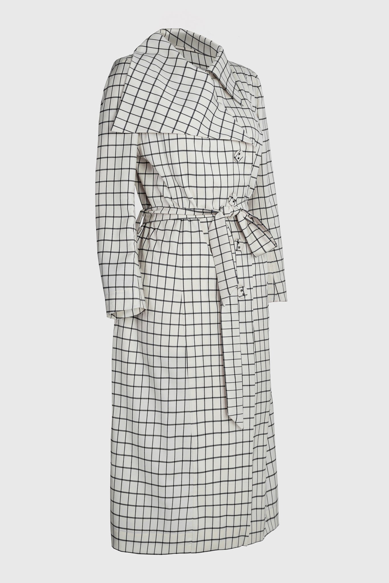 Fun to wear, classy tailored trench coat, below the knee, silhouette enhancing, waist fastening strap, grid pattern, seamless matching on different sides, expressionistic, elegant style, long sleeves, young look