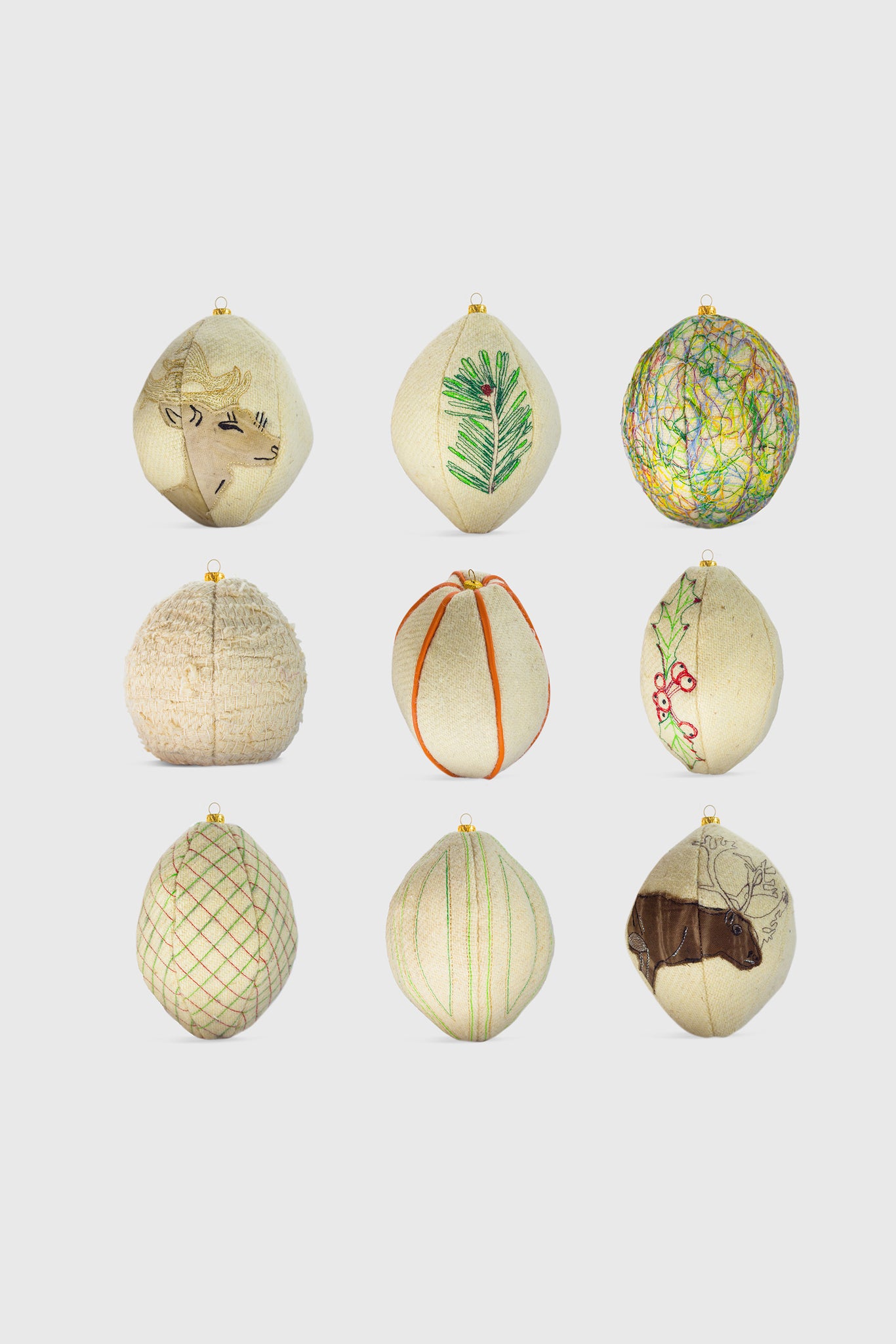 Set of beautiful butter white baubles, artisanal craft, made by hand, with beautiful embroideries and crafts techniques that decorate your Christmas Tree, beautiful colors, elegant and luxurious looking.